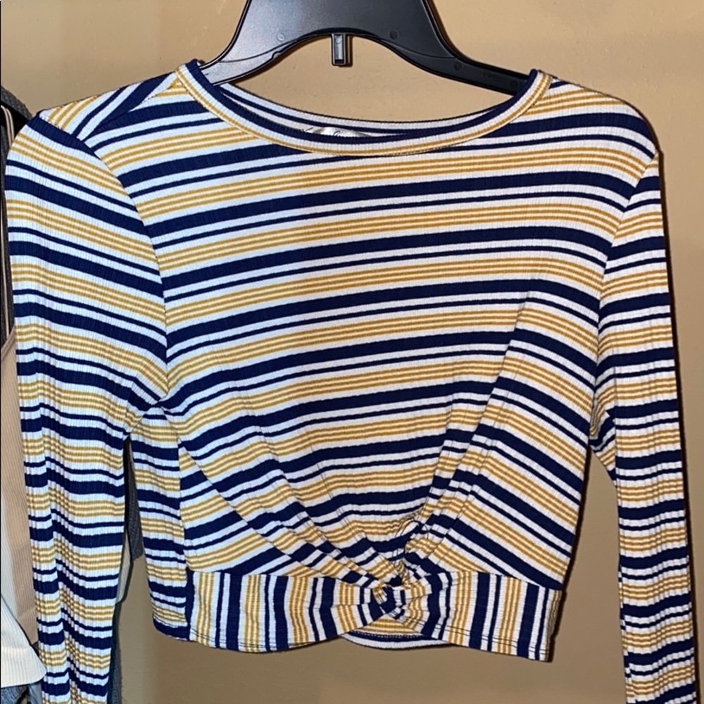 Cropped long sleeve shirt